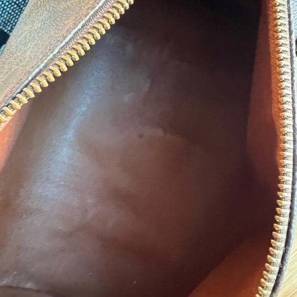 Authentic Louis Vuitton Papillon with certification - Picture 9 of 13